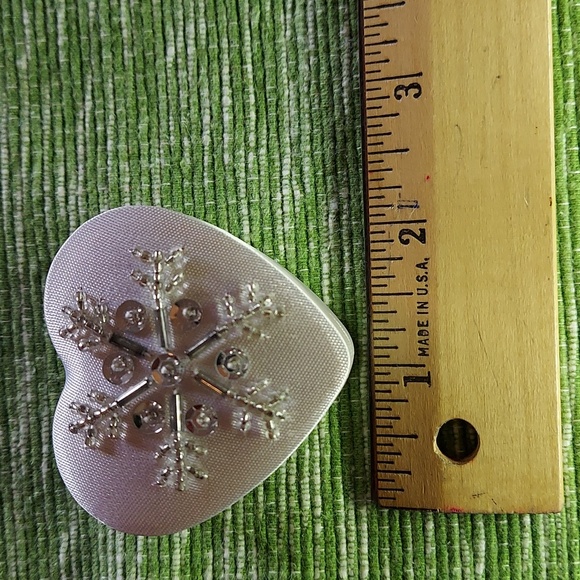 Avon Snow Petals Convertible Earrings & Christmas tree pin - Picture 5 of 7